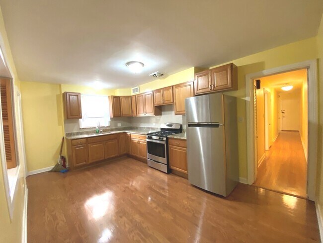 Foto del edificio - 2830 W Summerdale Ave
