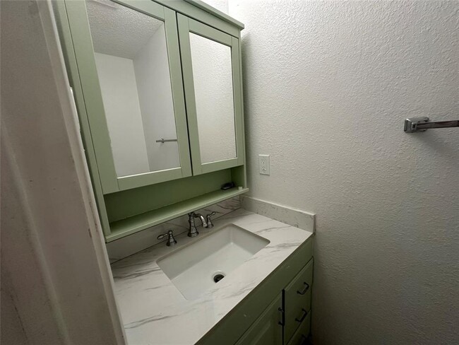 Building Photo - 1122 Greenbriar Ct