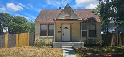 Building Photo - 1439 James Ave S