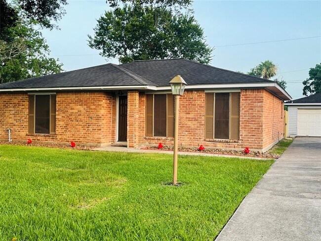 Building Photo - 1316 Hospital Dr
