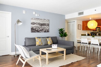 Building Photo - 1 SE 12th St