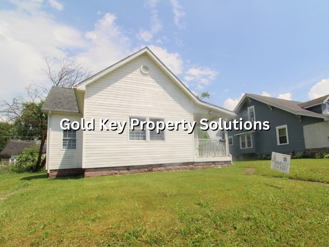 Building Photo - 3 Bed 1 Bath Home For Rent W/ Fenced Yard