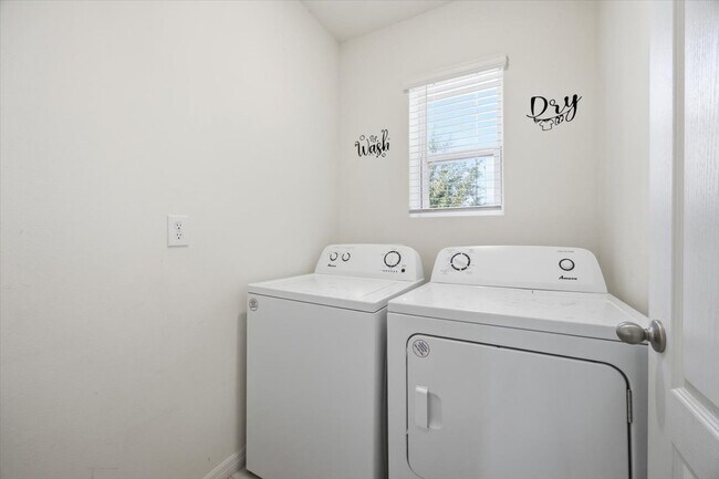 Foto del edificio - 289 Gina Ln