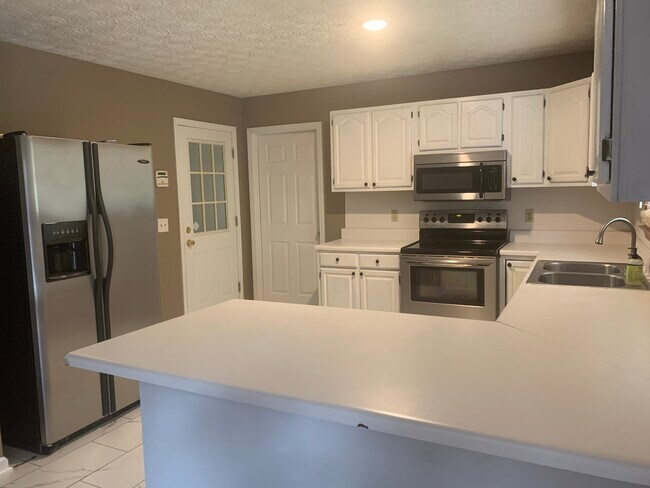 Building Photo - 4055 Sharon Dr