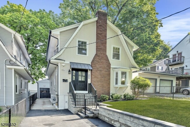 Foto del edificio - 317 Montclair Ave