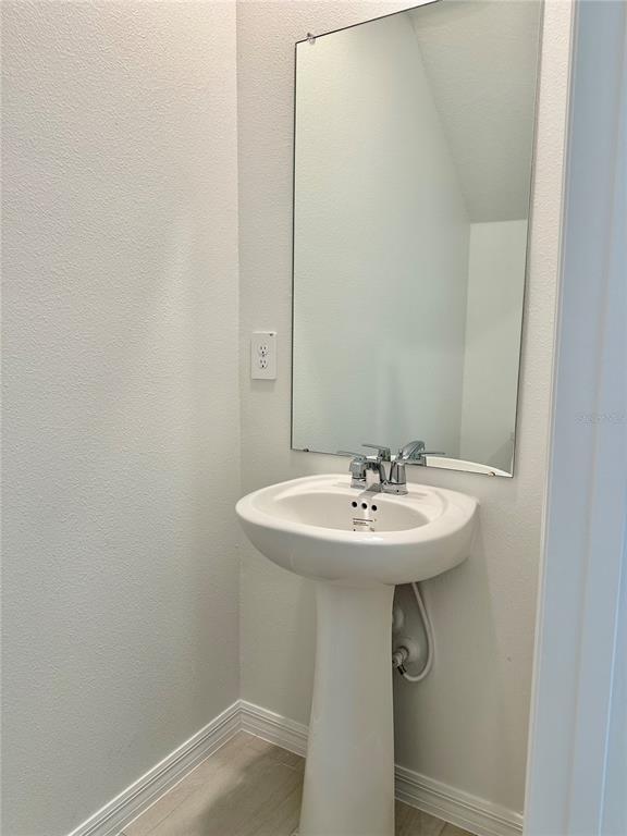 Foto del edificio - 17761 Pleasantview Blvd