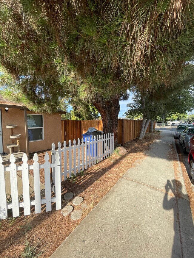 Building Photo - 1627 Monterey Ave