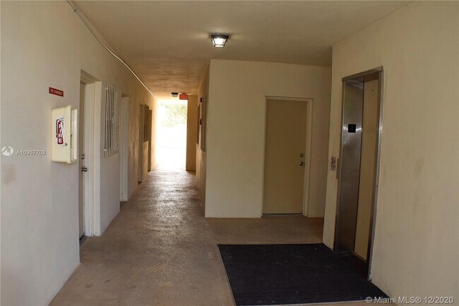 Foto del edificio - 1735 Dewey St