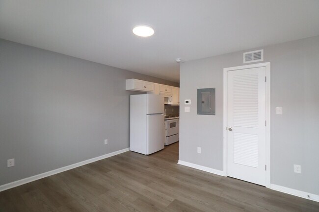 Building Photo - 203 S 1st St