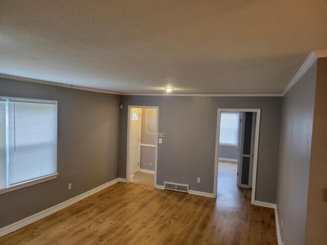 Foto del edificio - 7506 Rainbow Dr