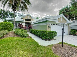 Building Photo - 539 Fallbrook Dr