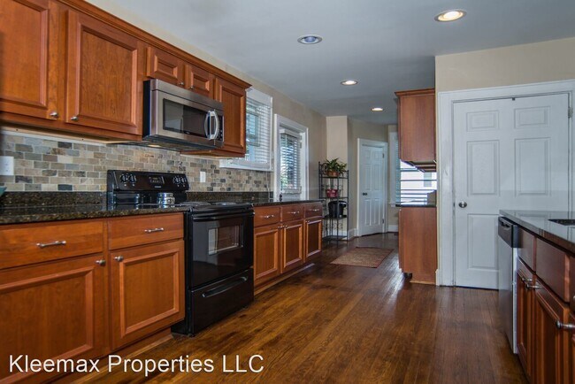 Building Photo - 3 br, 1 bath House - 2805 Linwood