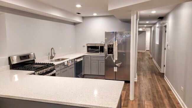 Building Photo - 18 S Hamlin Blvd