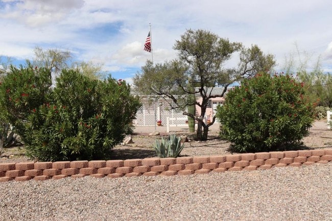Building Photo - 626 W Las Lomitas