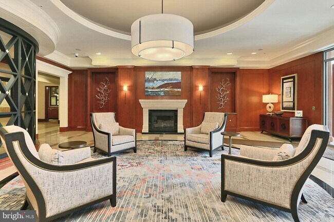 Foto del edificio - 8220 Crestwood Heights Dr