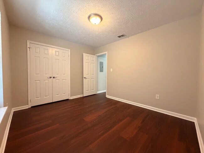 Building Photo - 140 Cumberland Ct