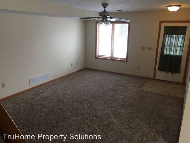 Building Photo - 3901 Meadow Brook Ct
