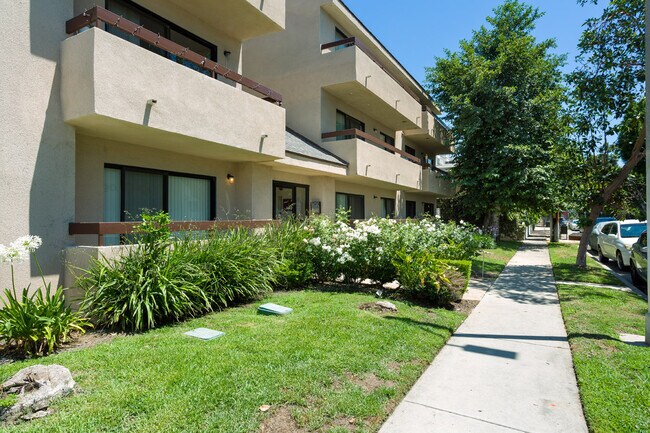 Foto del edificio - 5328 Harmony Ave