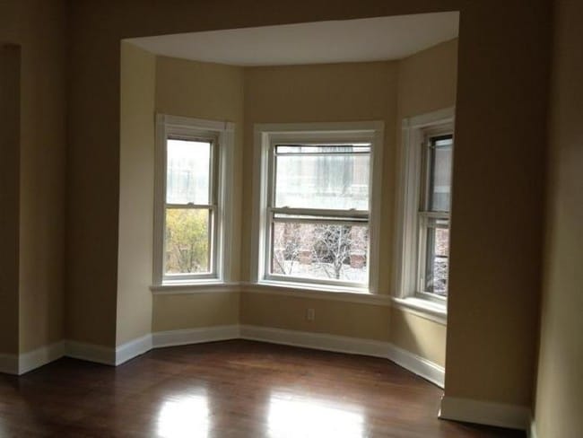 Building Photo - 3 bedroom in Chicago IL 60610
