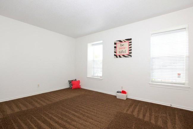 Foto principal - 1 bedroom in Dallas TX 75208