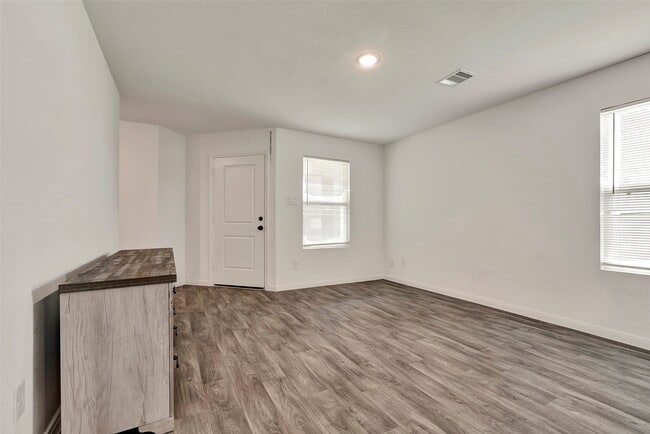 Building Photo - 307 Rd 5138