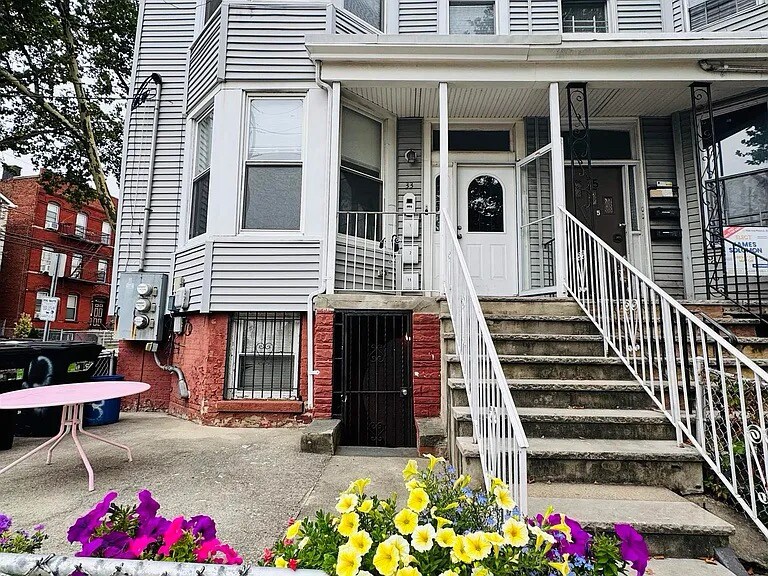 Foto principal - 33 Arlington Ave