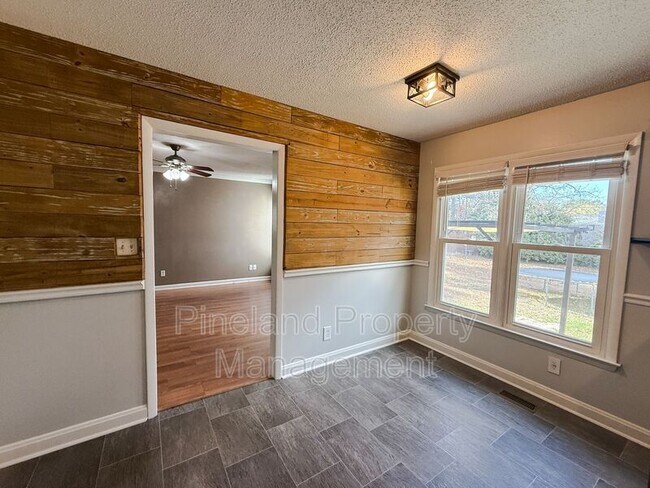 Foto del edificio - 6712 Carnforth Ct