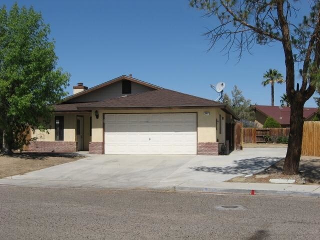 Building Photo - 3 bedroom in Ridgecrest California 93555