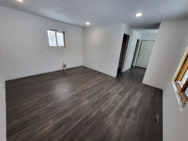 Building Photo - 207 7th St NE