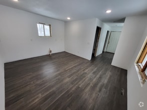 Building Photo - 207 7th St NE