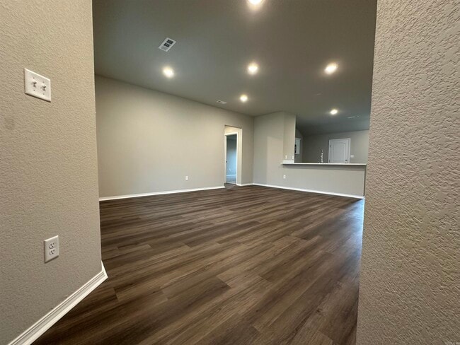 Building Photo - 4 Curly Leaf Ln