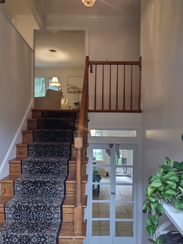 Foyer - 2510 Cromwell Rd