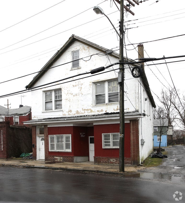 Primary Photo - 104 Liberty St