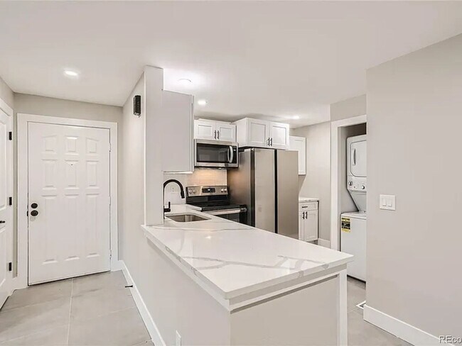 Foto del edificio - 7899 Allison Way