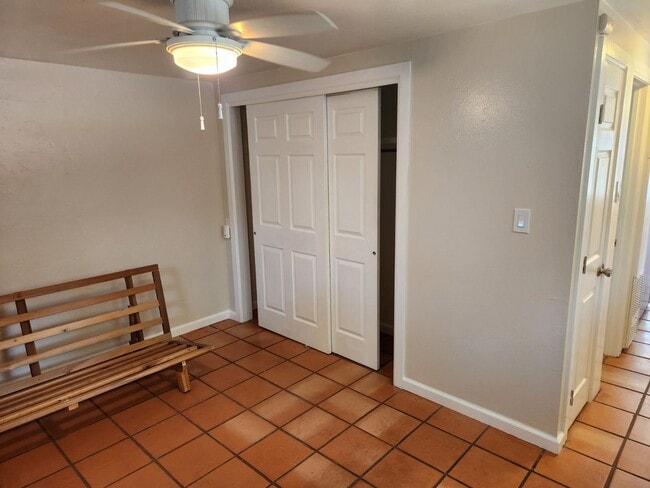 Building Photo - 10 Deer Path Ave