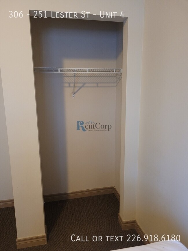 Photo du bâtiment - 251-251 Lester St