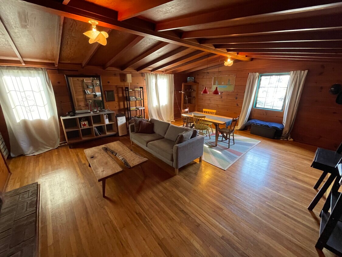Living room - 2085 Ulloa St
