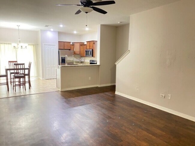 Building Photo - This beautiful townhome in nice gated comm...