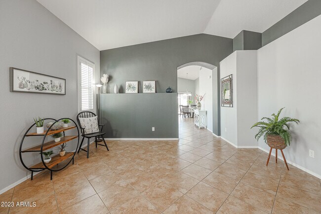 Building Photo - 4013 E Ironhorse Rd