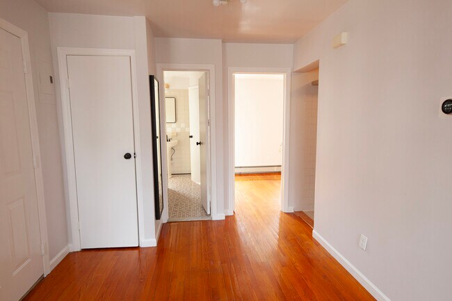 Sala de estar con vista al sur - 734 Bergen St