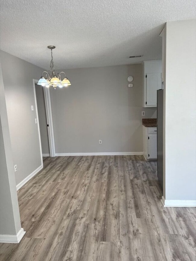 Building Photo - 114 Johnny Reb Dr