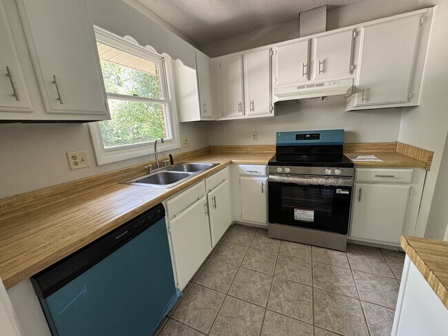 Foto del edificio - 1447 Coe Dairy Rd