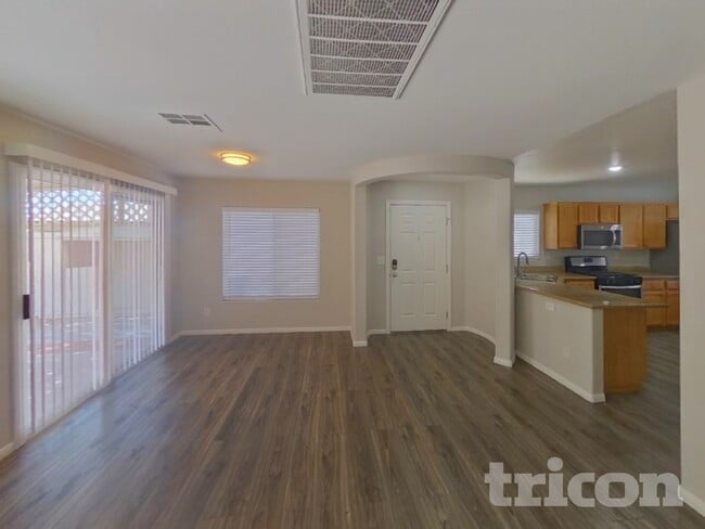 Foto del edificio - 5915 Balsam Pine Dr