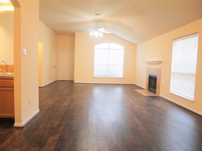 Foto del edificio - 2311 Flint Brook Ct