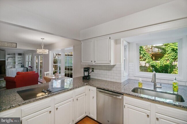 Building Photo - 13104 Bradley Farm Dr