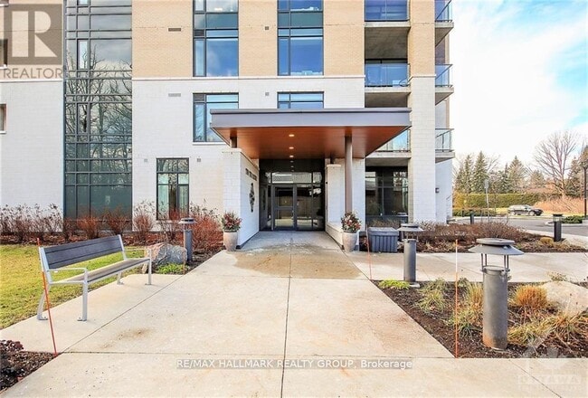 Building Photo - 2 The Pkwy