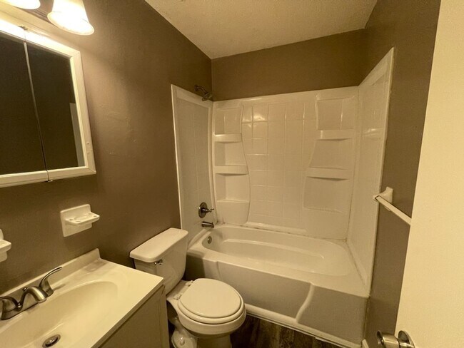 Building Photo - 1757 Custer Dr