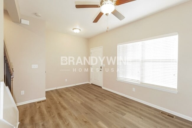 Foto del edificio - 711 Poplar Cir