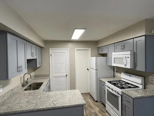 Foto del edificio - 7609 Bristol Ln