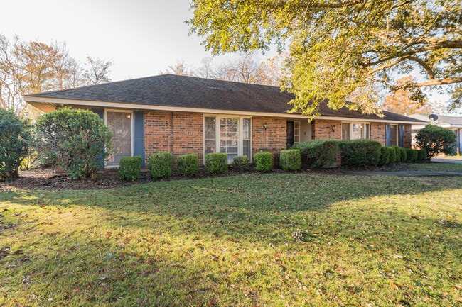 Building Photo - 3461 Sommerville Dr.